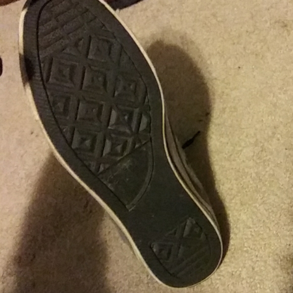 Converses - Picture 4 of 7